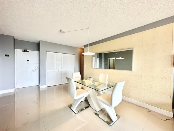 $2,400 | 1985 South Ocean Drive, Unit 21A, Hallandale Beach, FL 33009