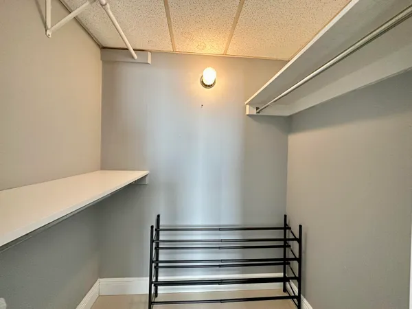 $2,400 | 1985 South Ocean Drive, Unit 21A, Hallandale Beach, FL 33009