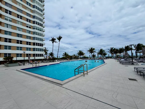 $2,400 | 1985 South Ocean Drive, Unit 21A, Hallandale Beach, FL 33009