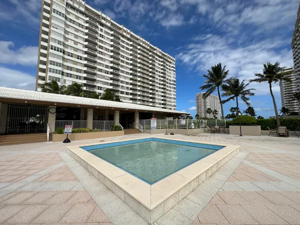$2,400 | 1985 South Ocean Drive, Unit 21A, Hallandale Beach, FL 33009