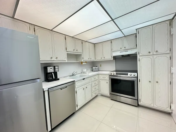 $2,400 | 1985 South Ocean Drive, Unit 21A, Hallandale Beach, FL 33009