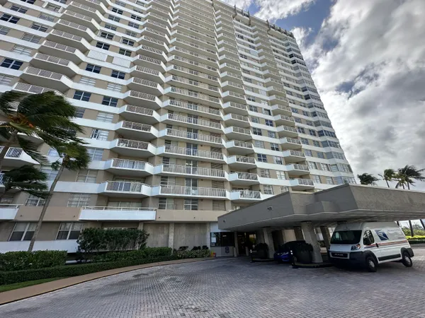 $2,400 | 1985 South Ocean Drive, Unit 21A, Hallandale Beach, FL 33009