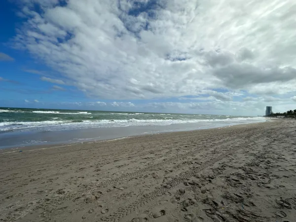 $2,400 | 1985 South Ocean Drive, Unit 21A, Hallandale Beach, FL 33009