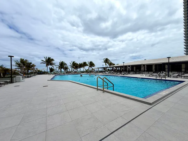 $2,400 | 1985 South Ocean Drive, Unit 21A, Hallandale Beach, FL 33009