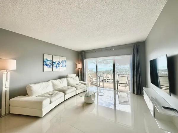 $2,400 | 1985 South Ocean Drive, Unit 21A, Hallandale Beach, FL 33009