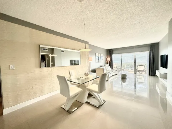 $2,400 | 1985 South Ocean Drive, Unit 21A, Hallandale Beach, FL 33009