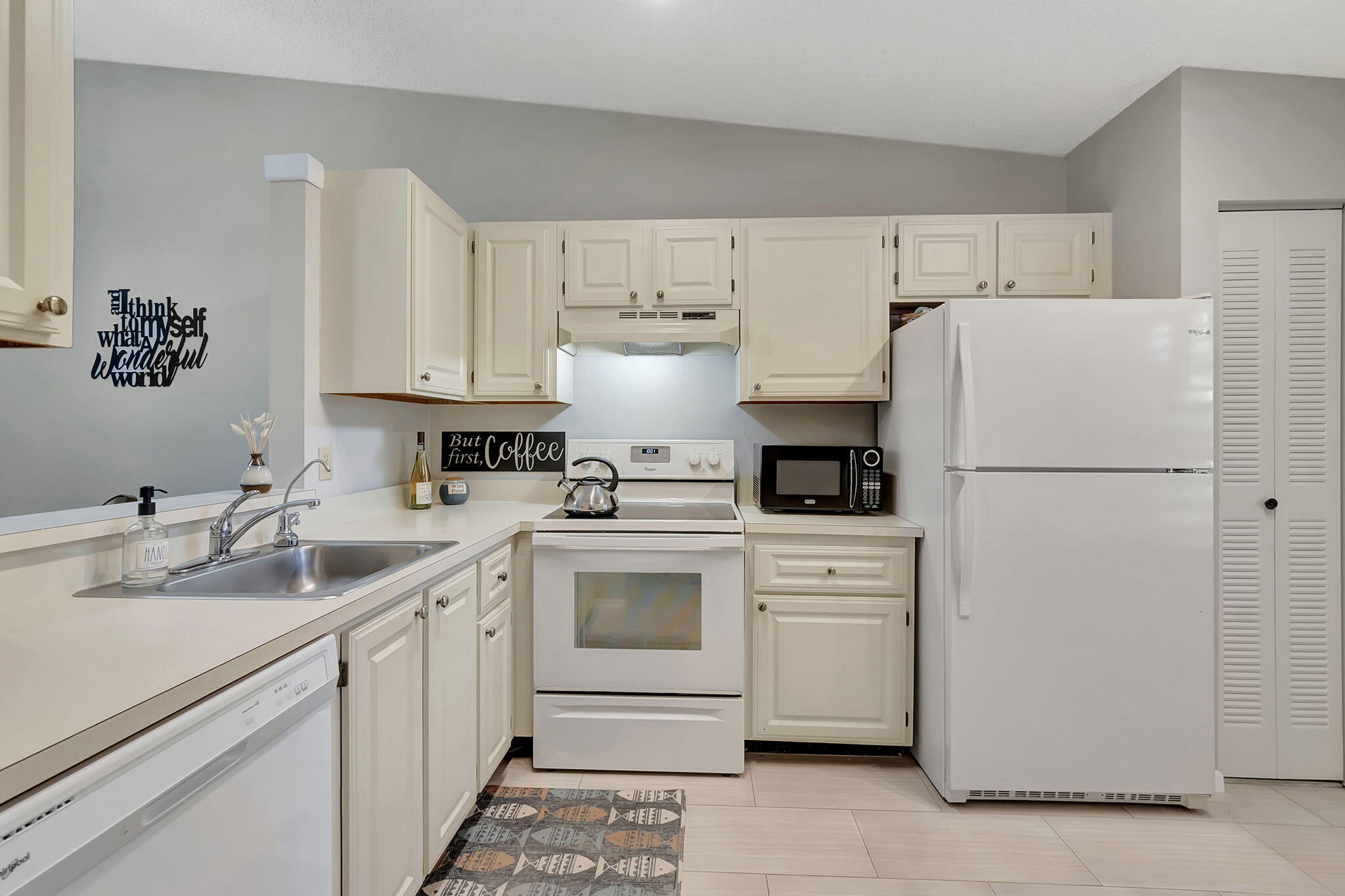 18550 Horizon Avenue Boca Raton, FL 33496 - Photo 11 of 46 Kitchen