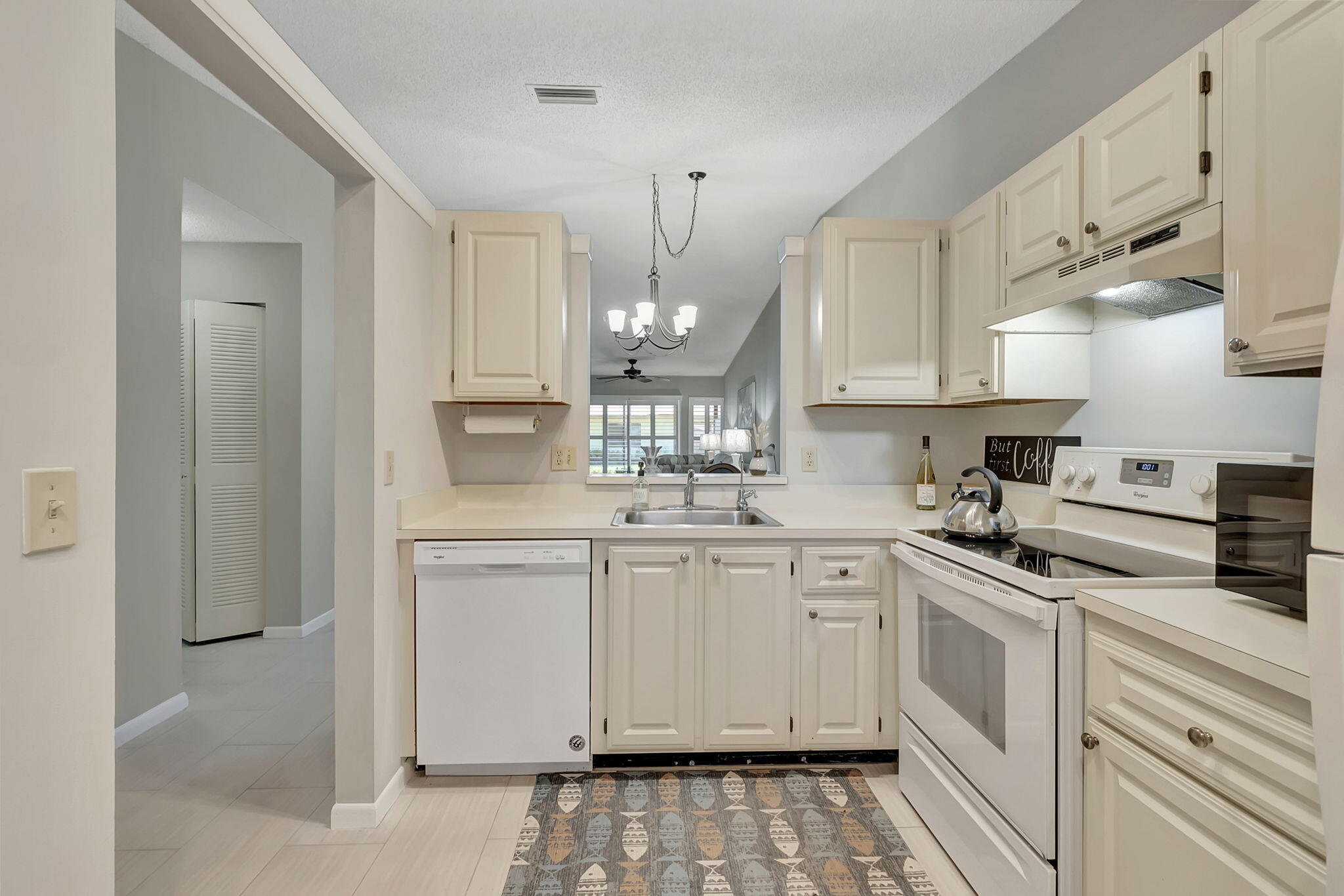 18550 Horizon Avenue Boca Raton, FL 33496 - Photo 12 of 46 Kitchen