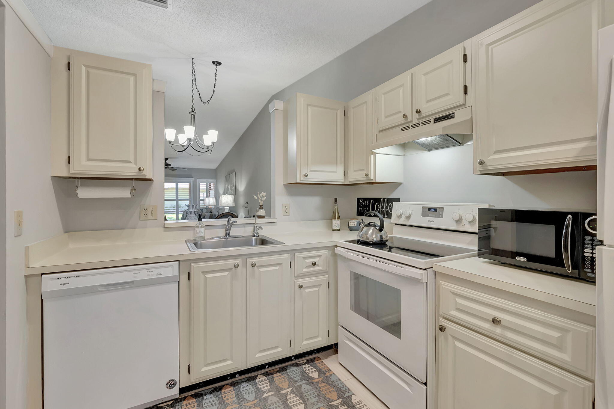 18550 Horizon Avenue Boca Raton, FL 33496 - Photo 13 of 46 Kitchen