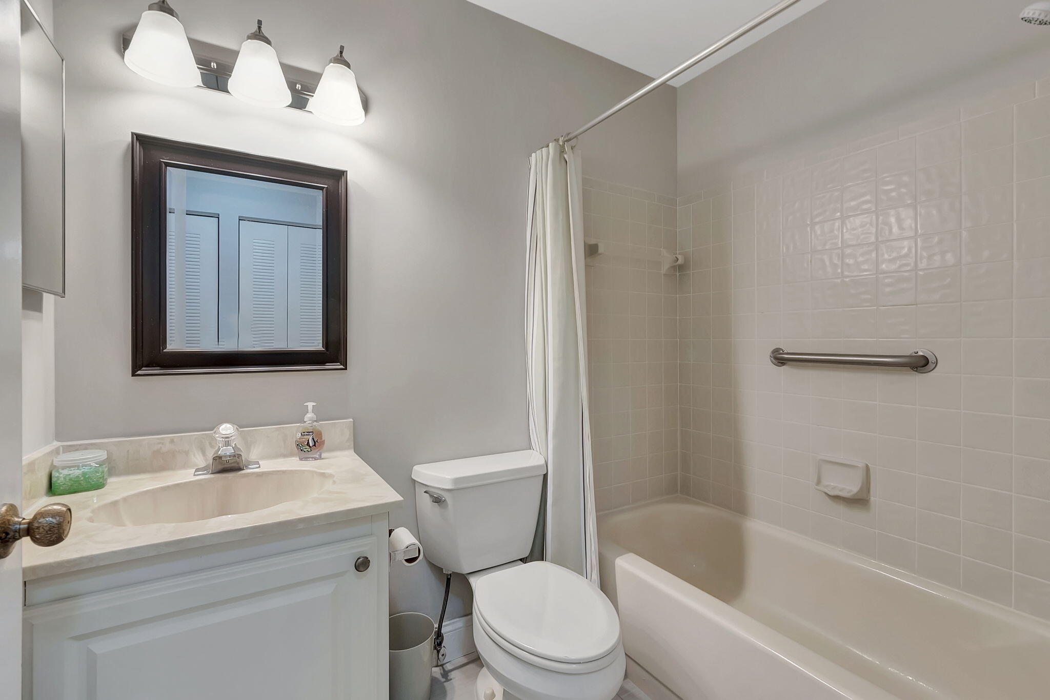 18550 Horizon Avenue Boca Raton, FL 33496 - Photo 22 of 46 Guest Bath