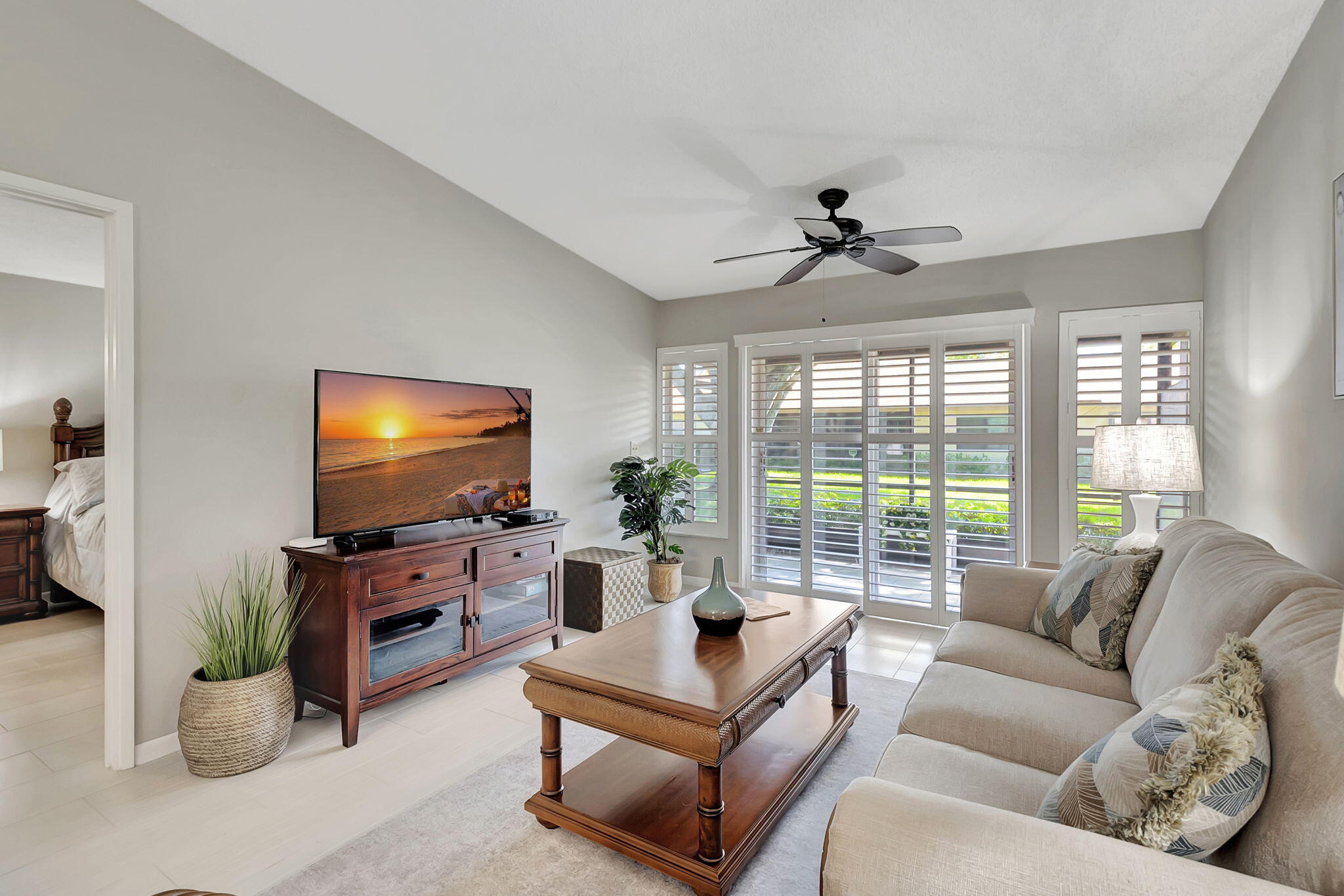 18550 Horizon Avenue Boca Raton, FL 33496 - Photo 8 of 46 Living Room