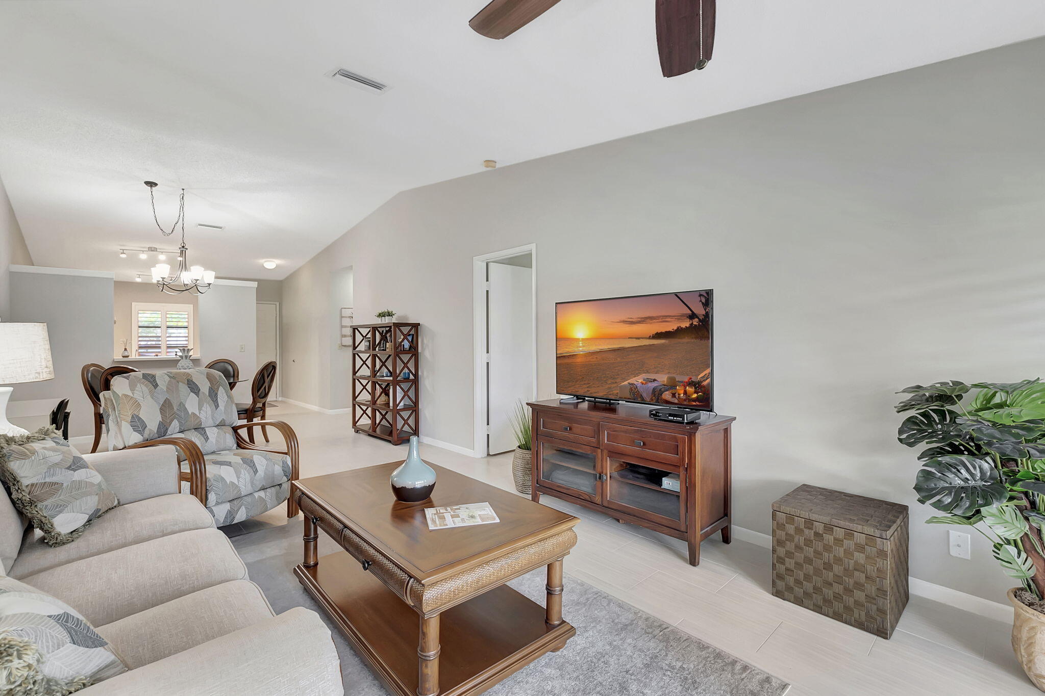 18550 Horizon Avenue Boca Raton, FL 33496 - Photo 10 of 46 Living Room