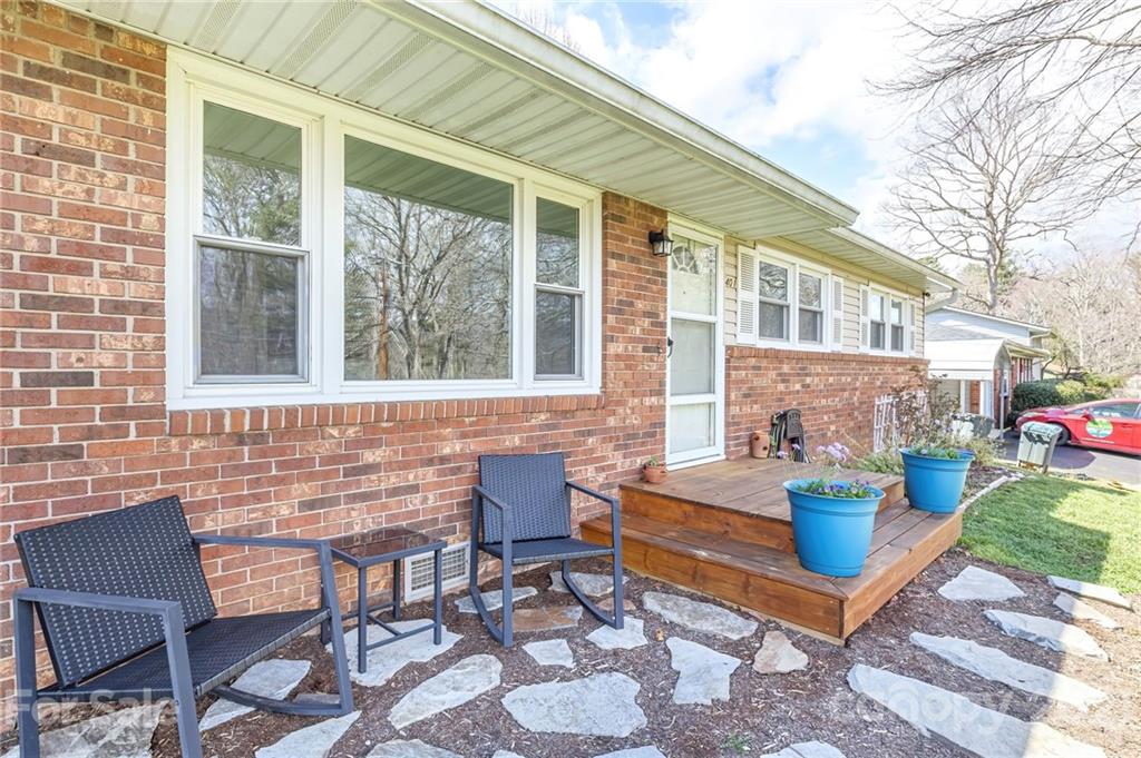401 Rowland Rd. Swannanoa, NC 28778 - Photo 2 of 45 Gallery Image 2
