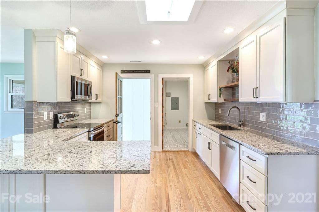 401 Rowland Rd. Swannanoa, NC 28778 - Photo 11 of 45 Gallery Image 11