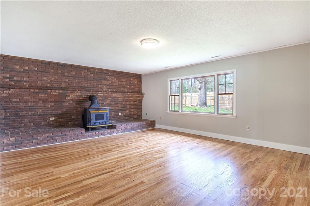 401 Rowland Rd. Swannanoa, NC 28778 - Photo 12 of 45 Gallery Image 12