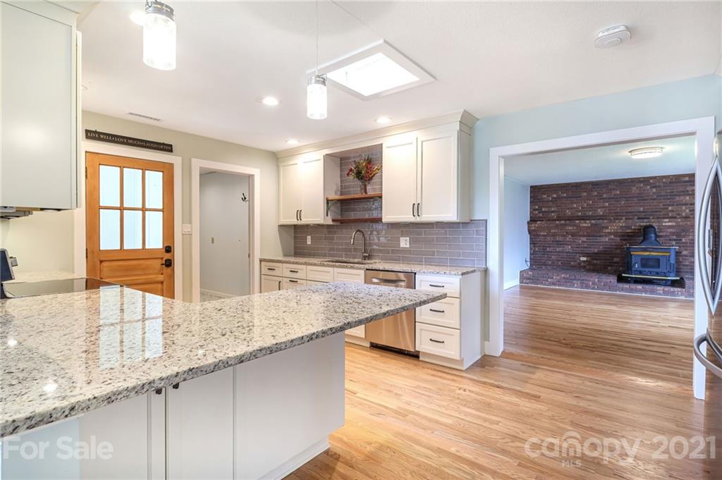401 Rowland Rd. Swannanoa, NC 28778 - Photo 3 of 45 Gallery Image 3