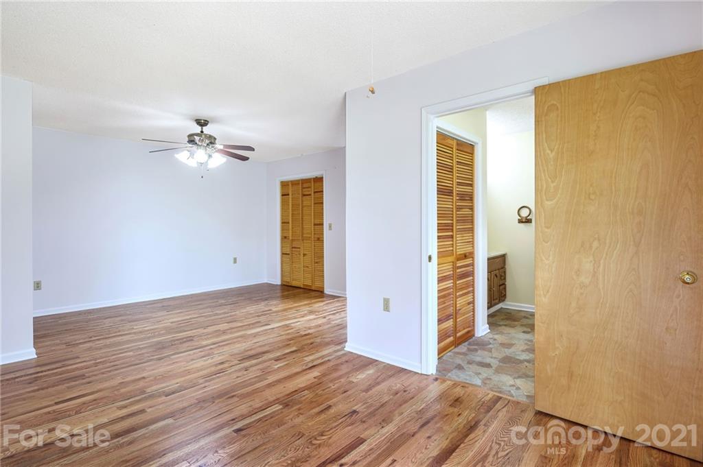 401 Rowland Rd. Swannanoa, NC 28778 - Photo 28 of 45 Gallery Image 28