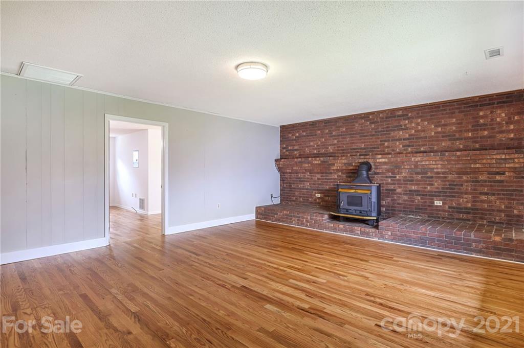 401 Rowland Rd. Swannanoa, NC 28778 - Photo 33 of 45 Gallery Image 33