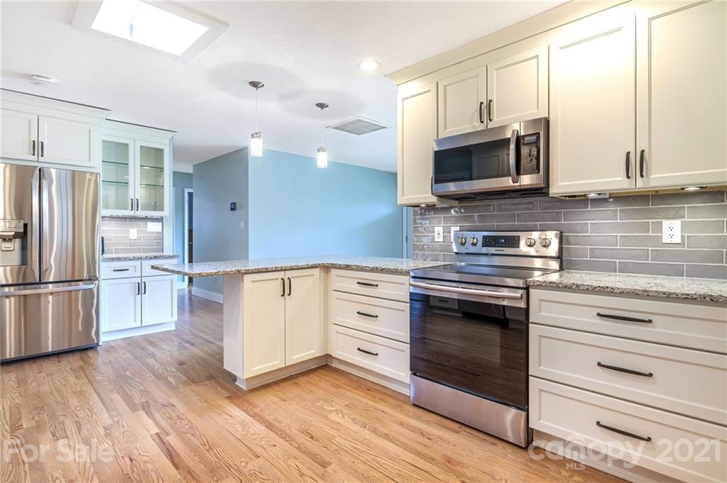 401 Rowland Rd. Swannanoa, NC 28778 - Photo 5 of 45 Gallery Image 5