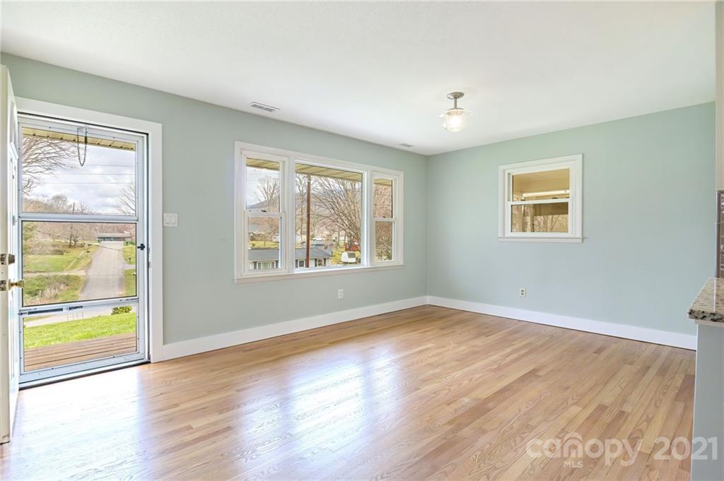 401 Rowland Rd. Swannanoa, NC 28778 - Photo 6 of 45 Gallery Image 6