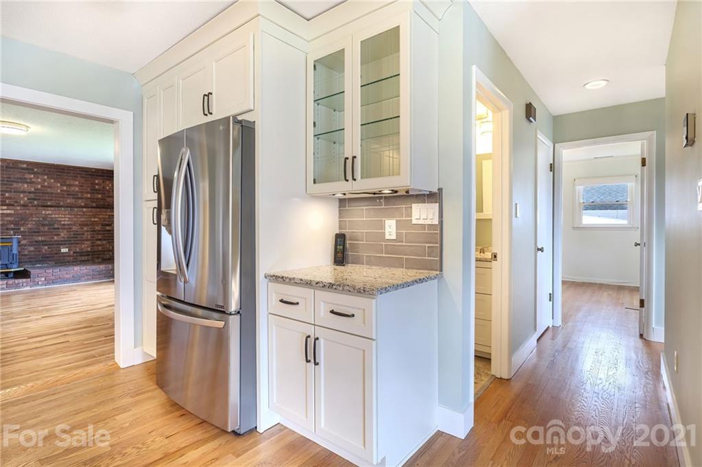 401 Rowland Rd. Swannanoa, NC 28778 - Photo 7 of 45 Gallery Image 7