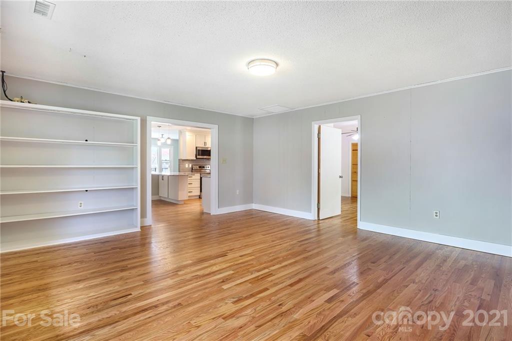 401 Rowland Rd. Swannanoa, NC 28778 - Photo 8 of 45 Gallery Image 8