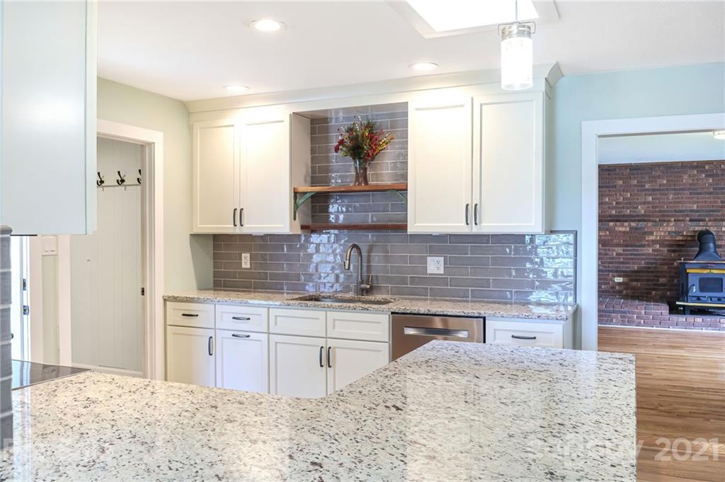 401 Rowland Rd. Swannanoa, NC 28778 - Photo 9 of 45 Gallery Image 9