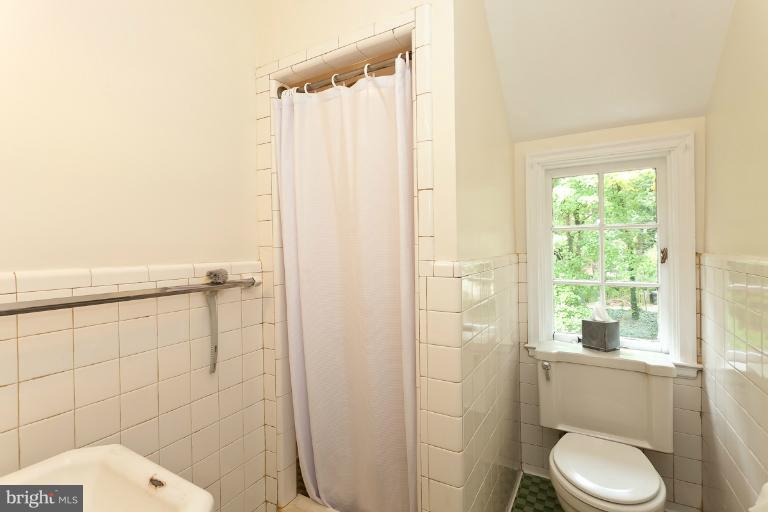 310 Broadmoor Road Baltimore, MD 21212 - Photo 1 of 30 Bath