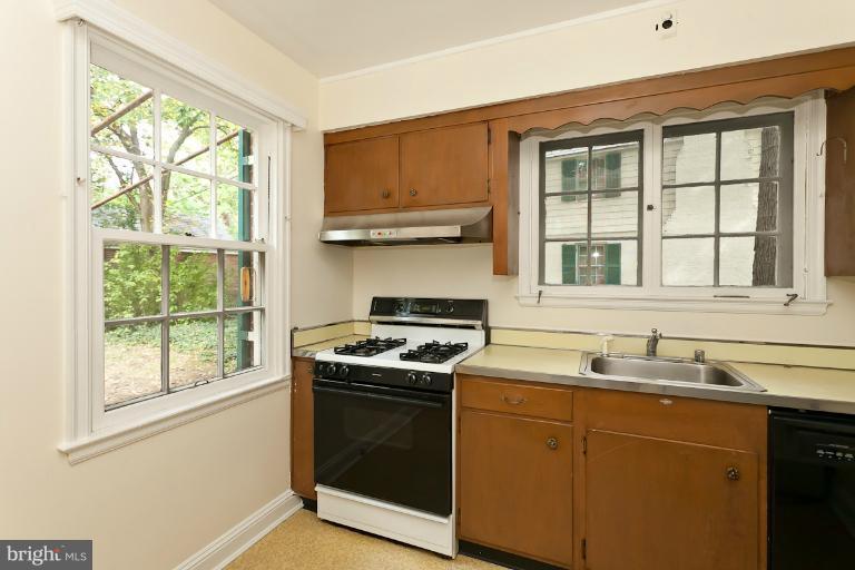 310 Broadmoor Road Baltimore, MD 21212 - Photo 6 of 30 Kitchen