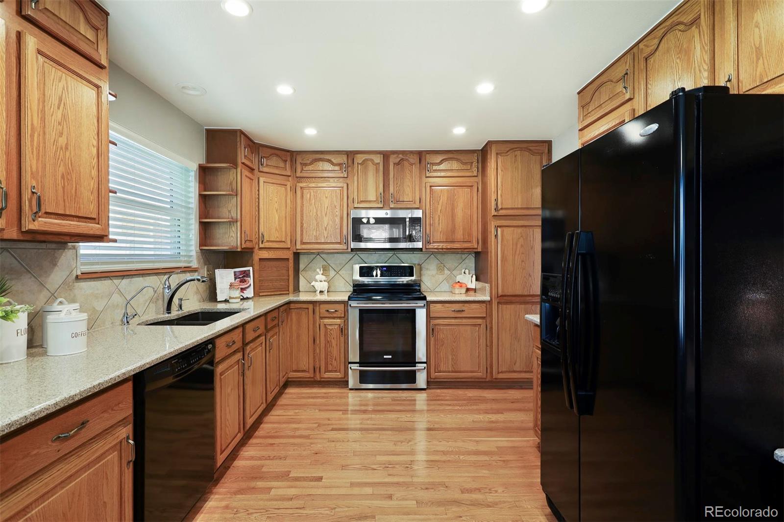19 Sutherland Court Highlands Ranch, CO 80130 - Photo 10 of 35 Gallery Image 10