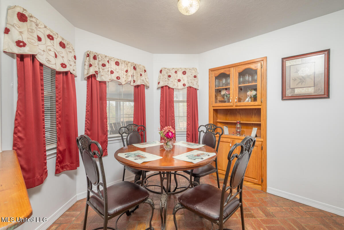 523 Dunnam Road Leakesville, MS 39451 - Photo 26 of 48 Breakfast Area