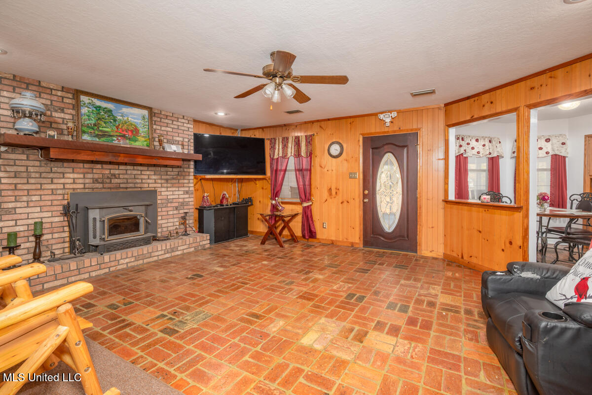 523 Dunnam Road Leakesville, MS 39451 - Photo 27 of 48 Living Room