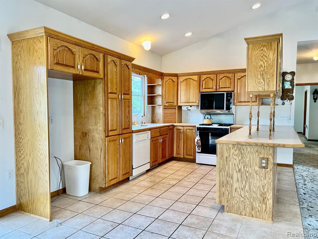 2460 Beach Road Port Huron, MI 48060 - Photo 5 of 18