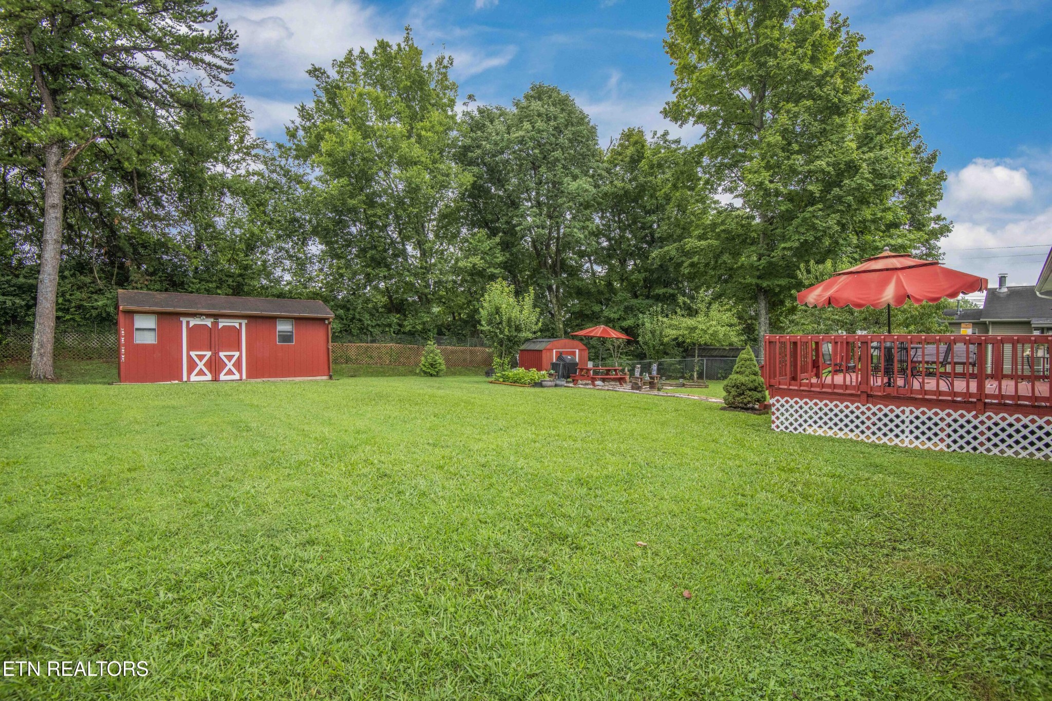 2206 Rambling Road Knoxville, TN 37912 - Photo 43 of 47 a view of a book with a yard