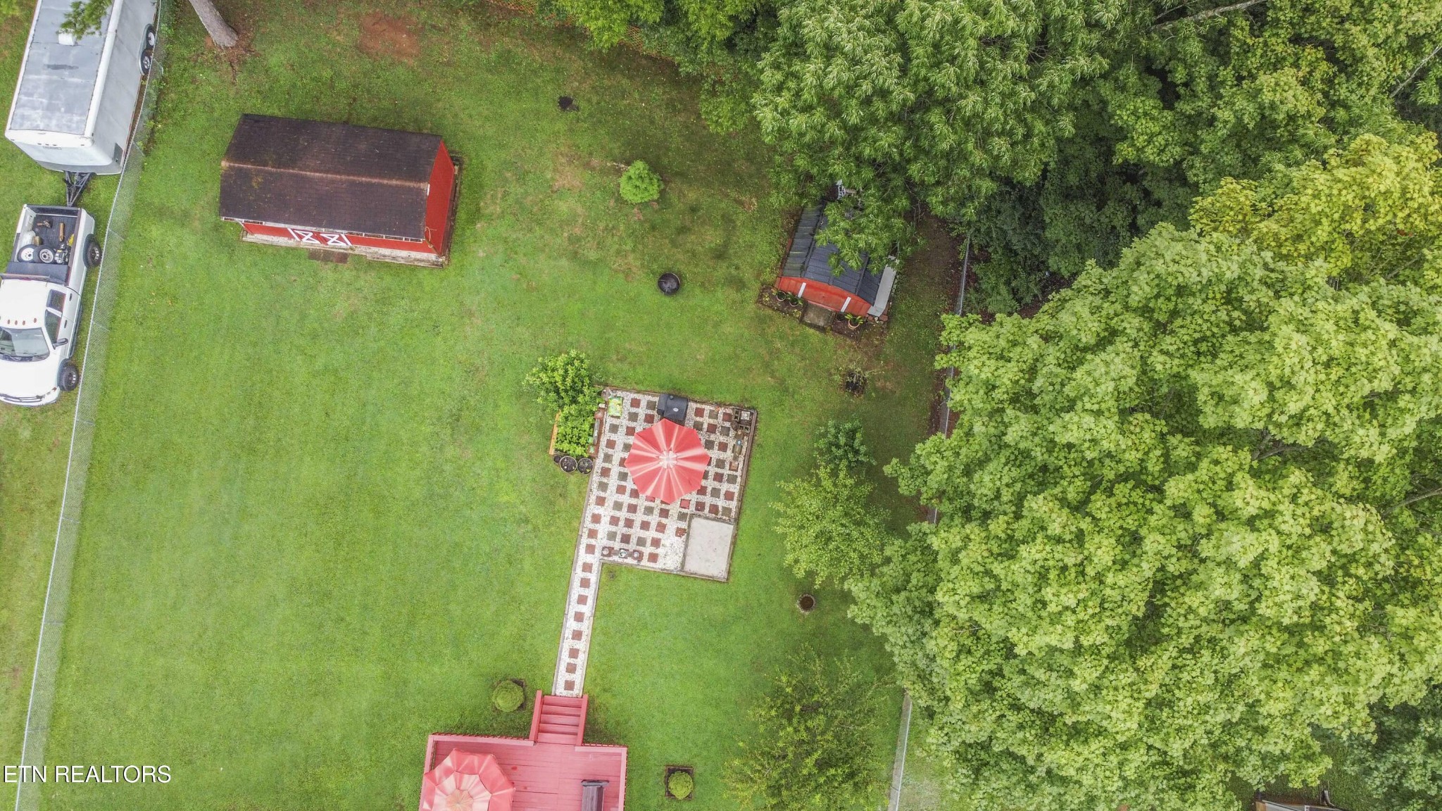 2206 Rambling Road Knoxville, TN 37912 - Photo 46 of 47 a sign that is sitting on a brick wall