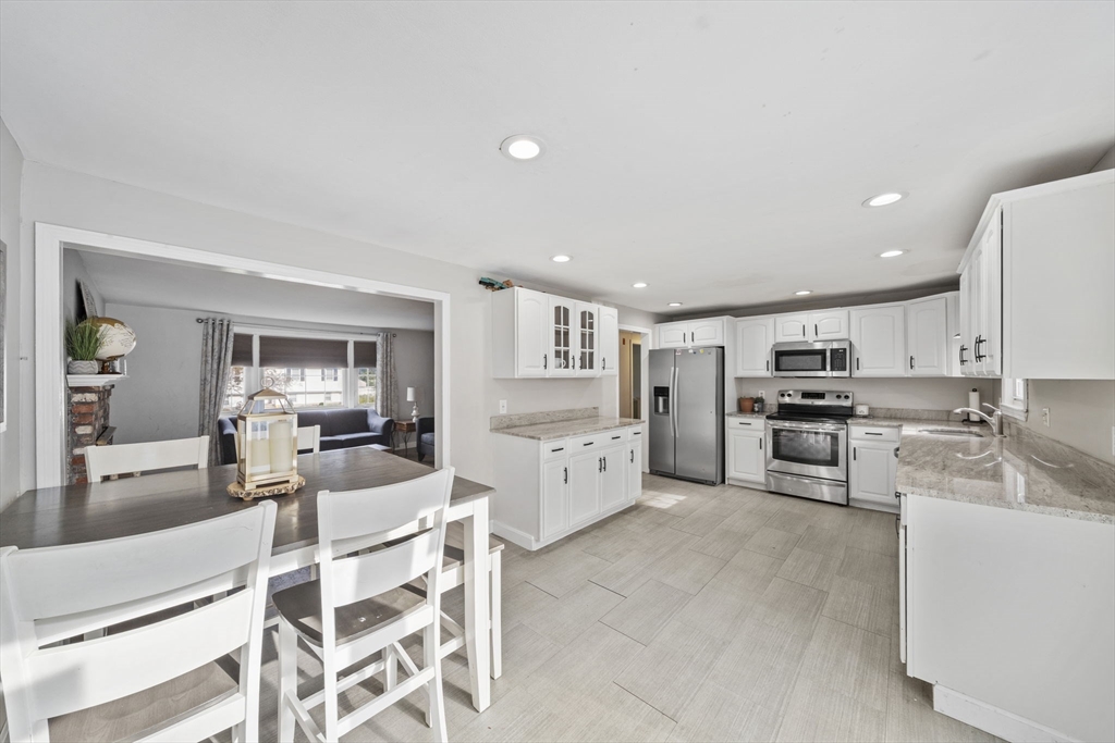 10 College Road Bridgewater, MA 02324 - Photo 4 of 41