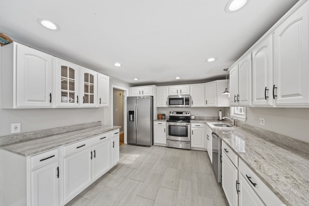 10 College Road Bridgewater, MA 02324 - Photo 6 of 41