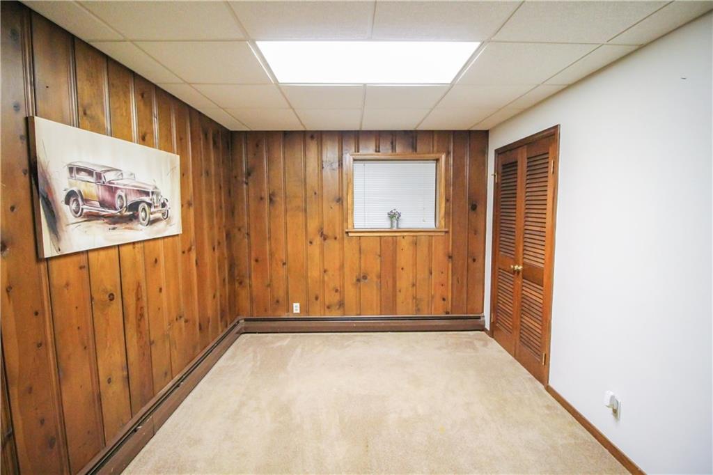 9725 Grosick Road Pittsburgh, PA 15237 - Photo 14 of 24 Bedroom