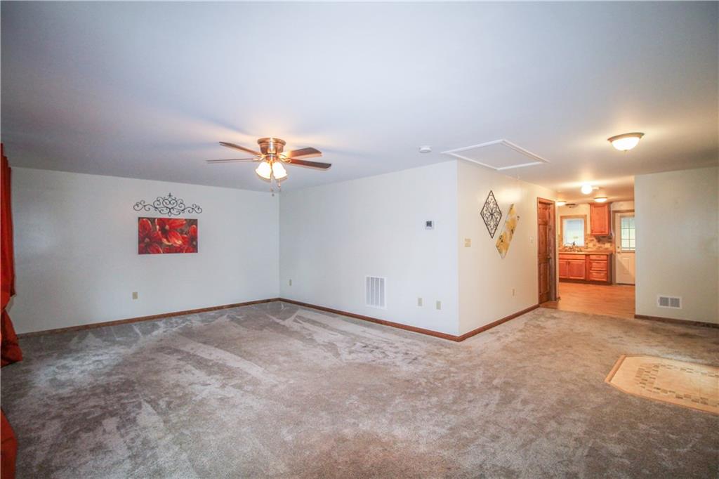 9725 Grosick Road Pittsburgh, PA 15237 - Photo 5 of 24 Living room