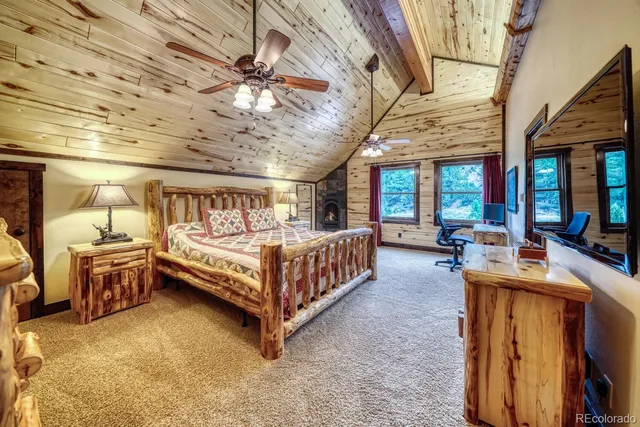 a view of a livingroom with furniture and entryway