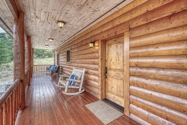 a view of a livingroom with furniture and an entryway