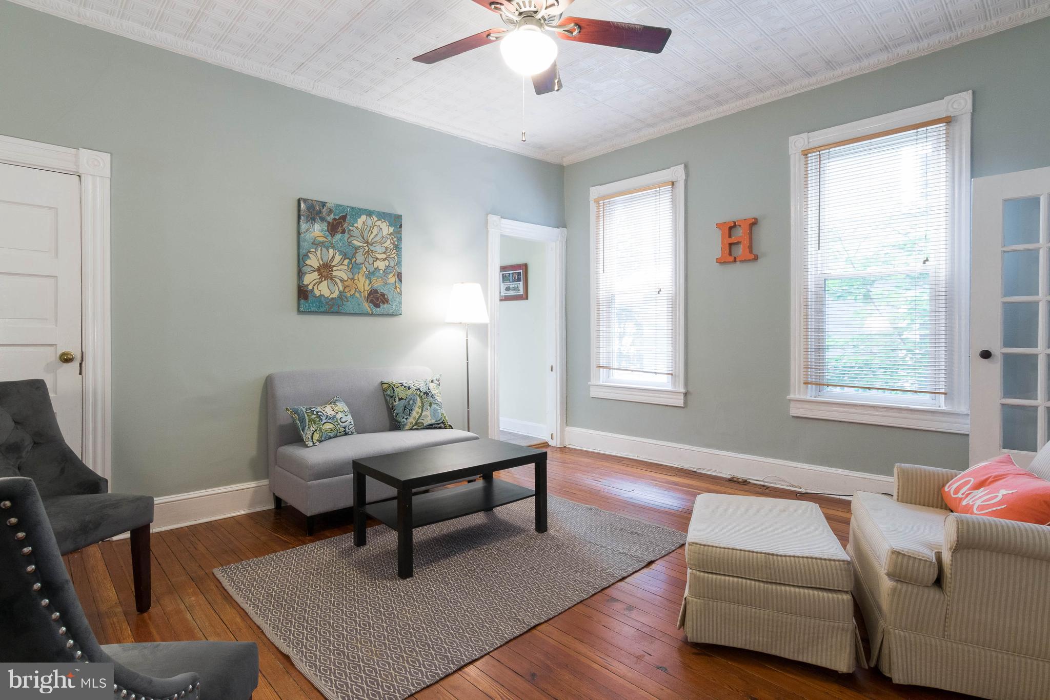 4524 Keswick Road Baltimore, MD 21210 - Photo 8 of 22 Living Room