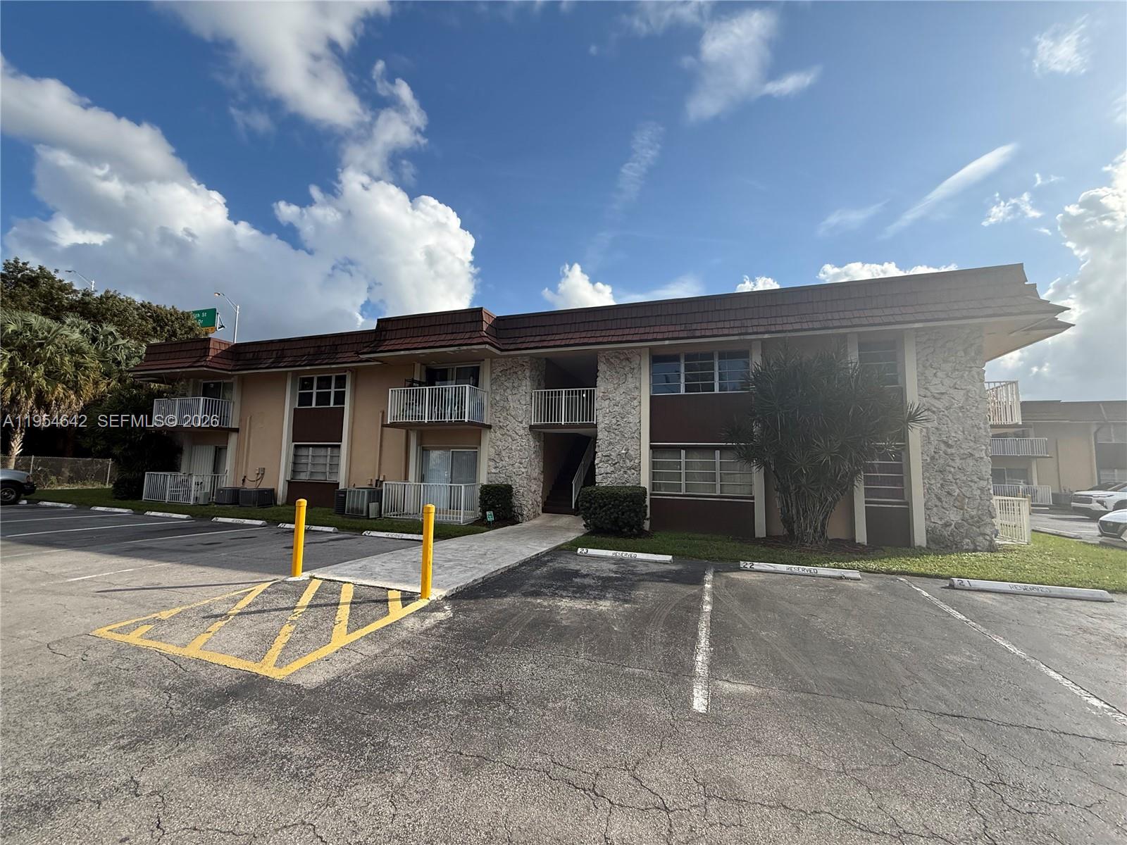 5275 Southwest 77th Court, Unit 202H Miami, FL 33155 - Photo 11 of 14