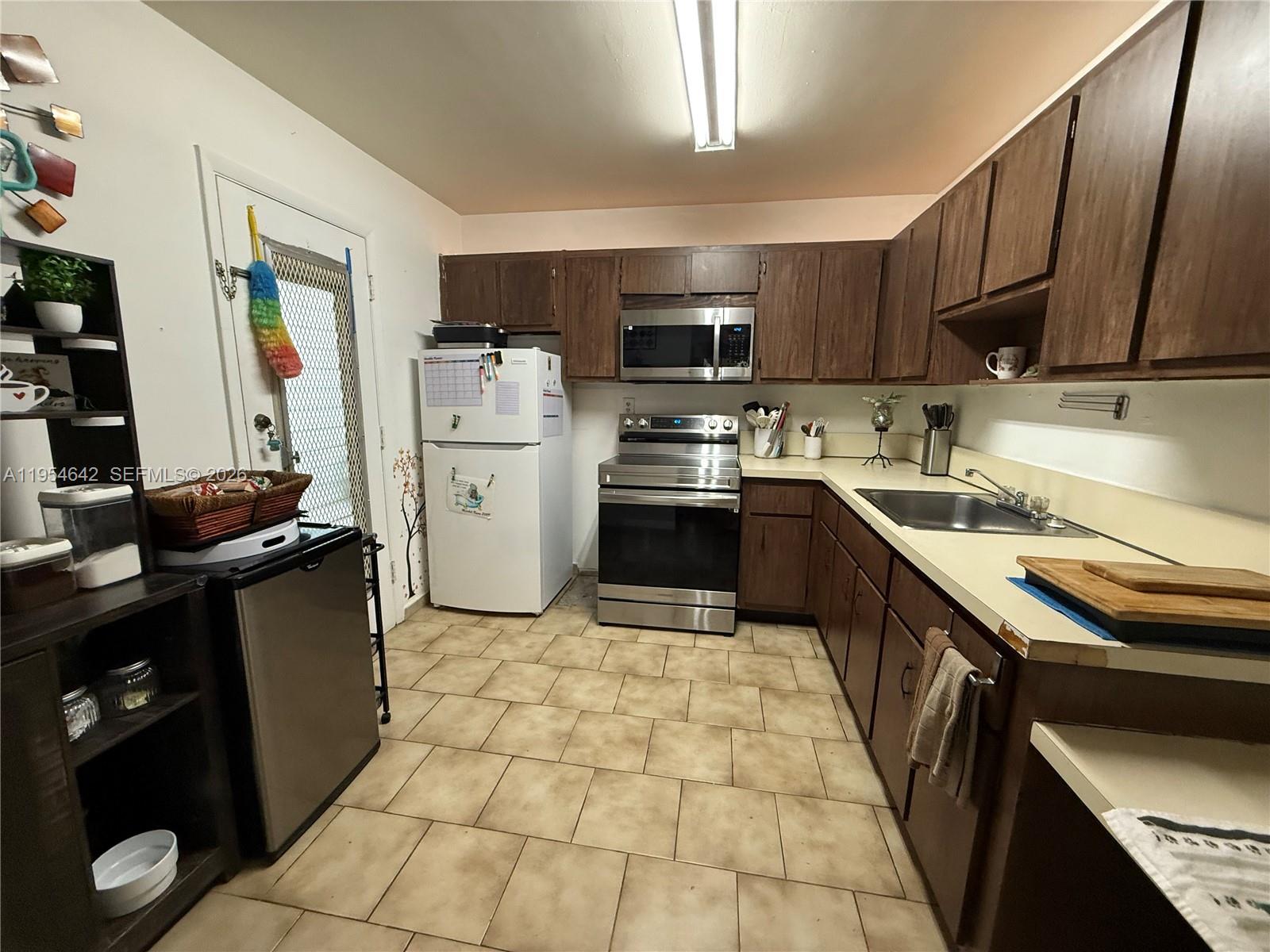 5275 Southwest 77th Court, Unit 202H Miami, FL 33155 - Photo 5 of 14