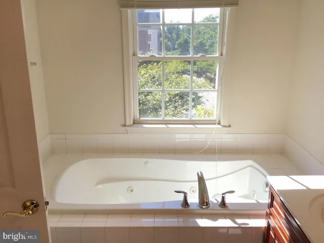 $3,300 | 724 Vestal Street, Woodbridge, VA 22191