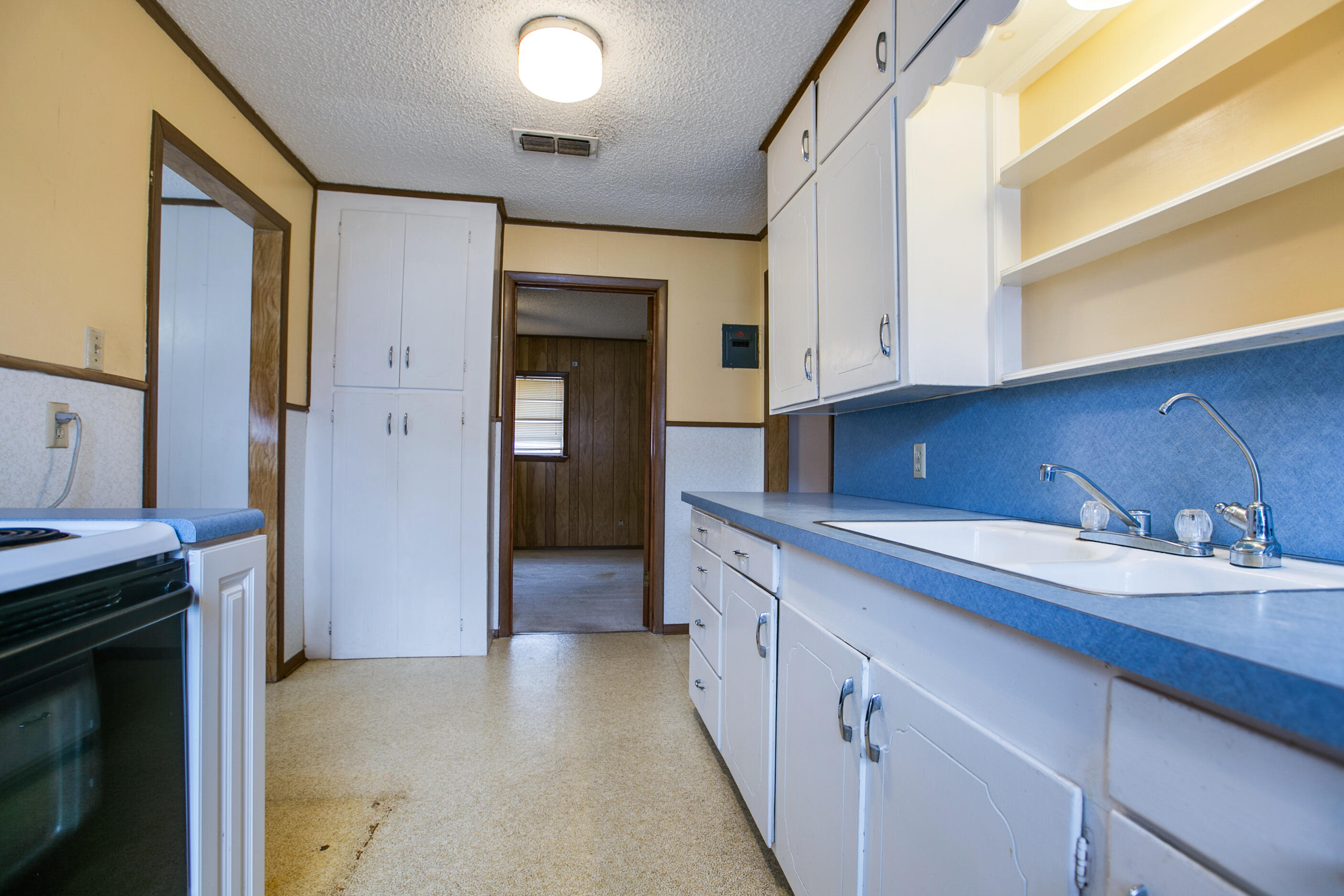 308 Sharp Avenue Ballinger, TX 76821 - Photo 11 of 24 6L4A0963Blended