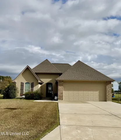 $310,000 | 106 Riverbend Avenue, Vidalia, LA 71373