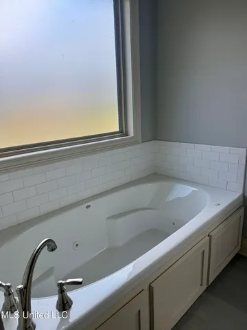 $310,000 | 106 Riverbend Avenue, Vidalia, LA 71373