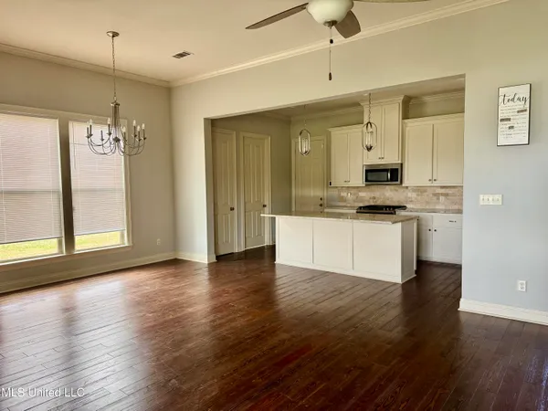 $300,000 | 106 Riverbend Avenue, Vidalia, LA 71373