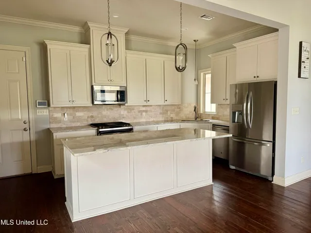 $310,000 | 106 Riverbend Avenue, Vidalia, LA 71373